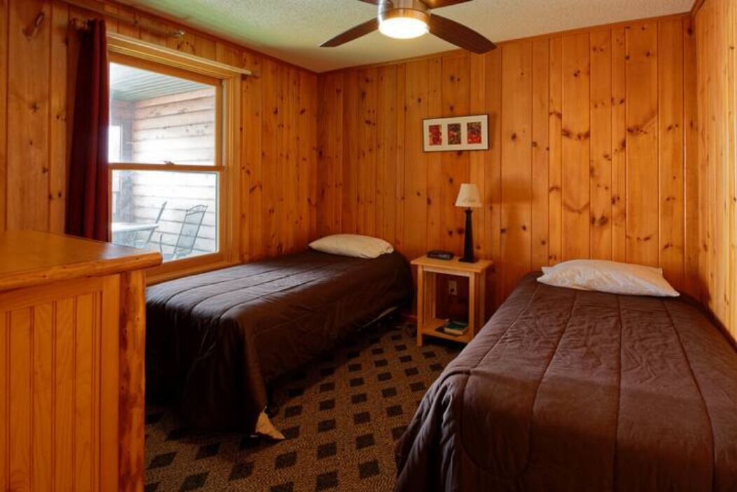 Elbow Lake Lodge: Beachview Suite 2bd/1ba