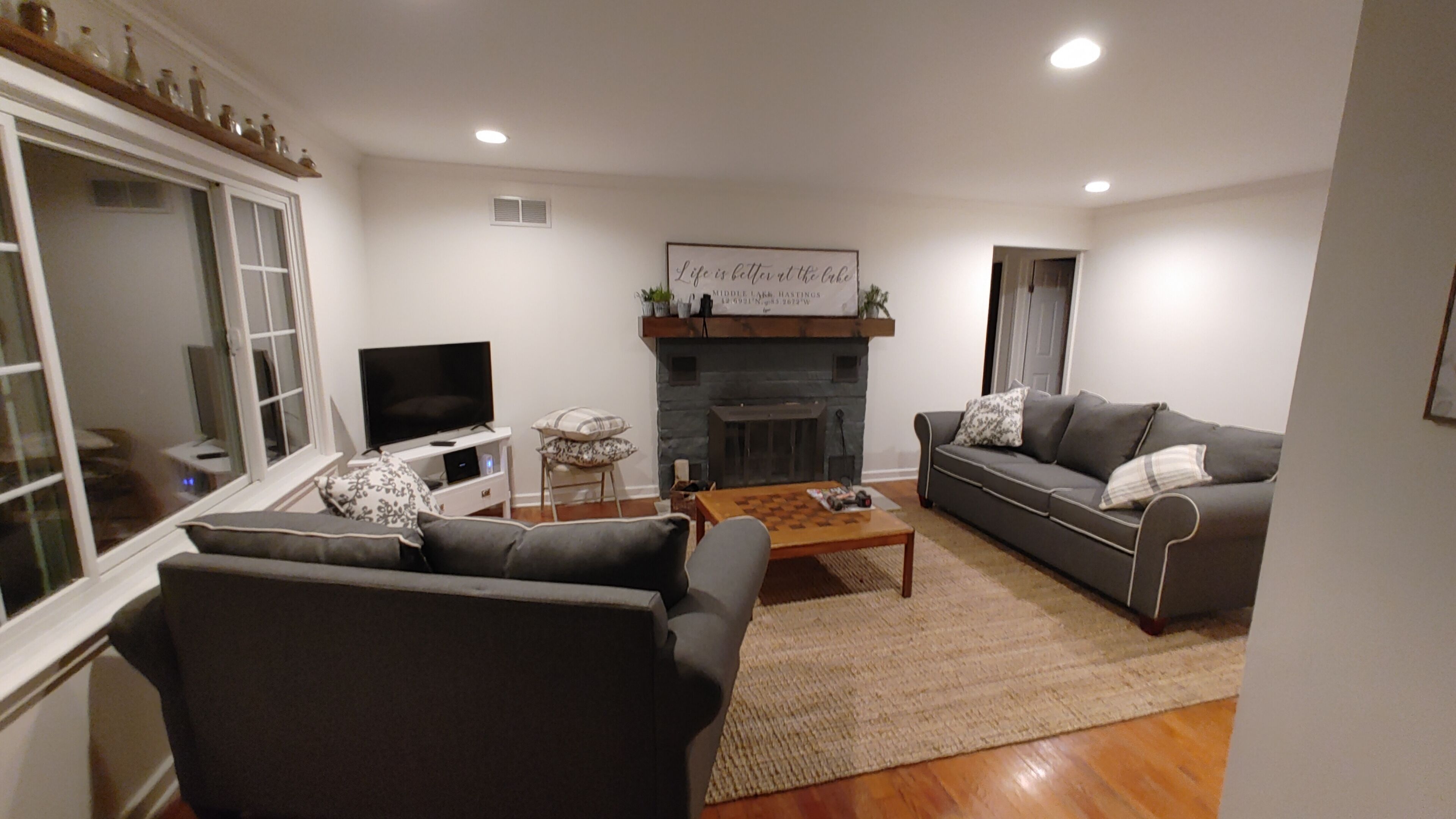 Charming Lake Front Cottage