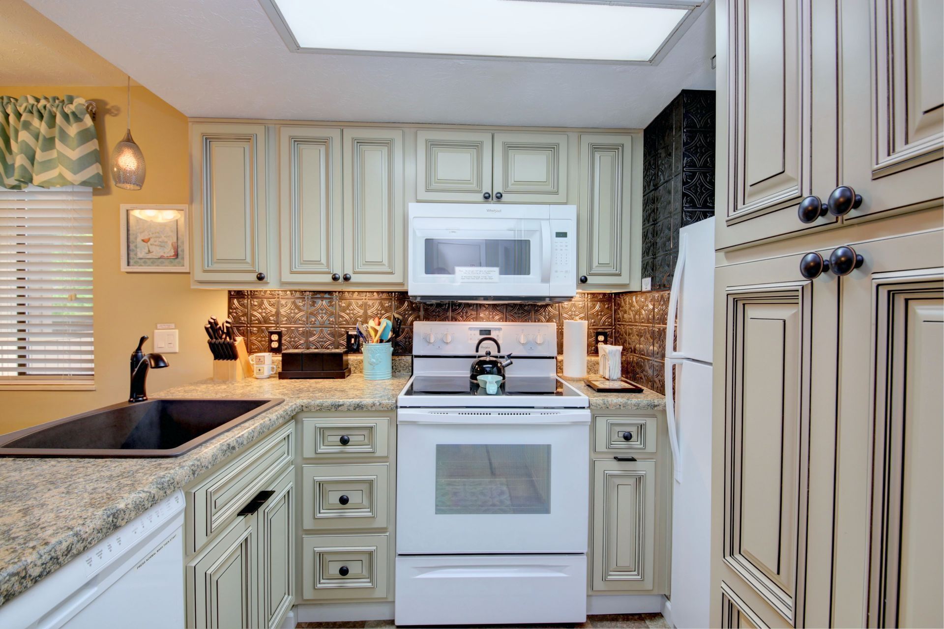 Mountain Views | Indoor Pool Access | Full Kitchen