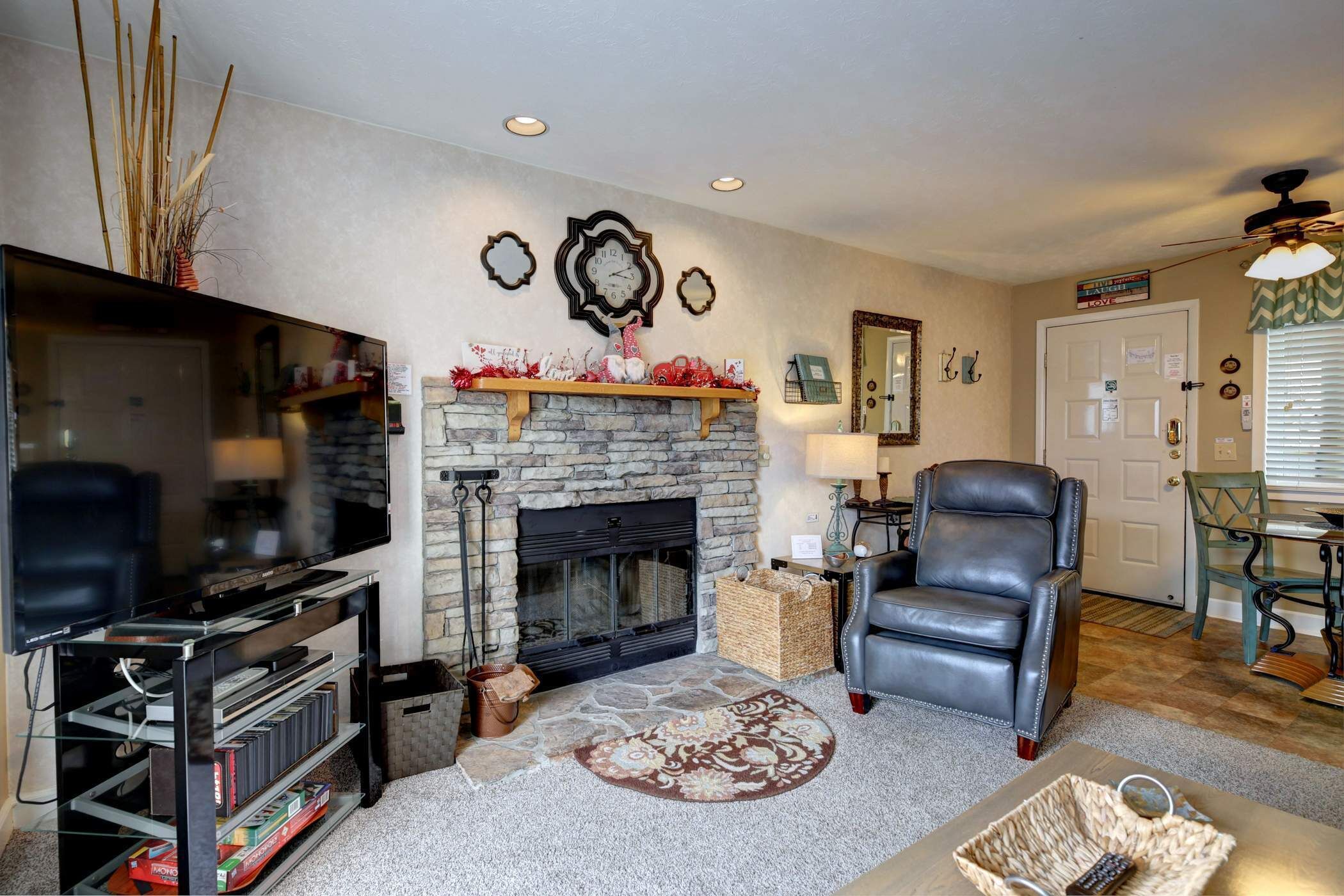 Mountain Views | Indoor Pool Access | Full Kitchen