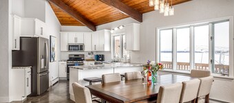 East Bay Escape | Private Beach | AC | Sunrise | Paradise |