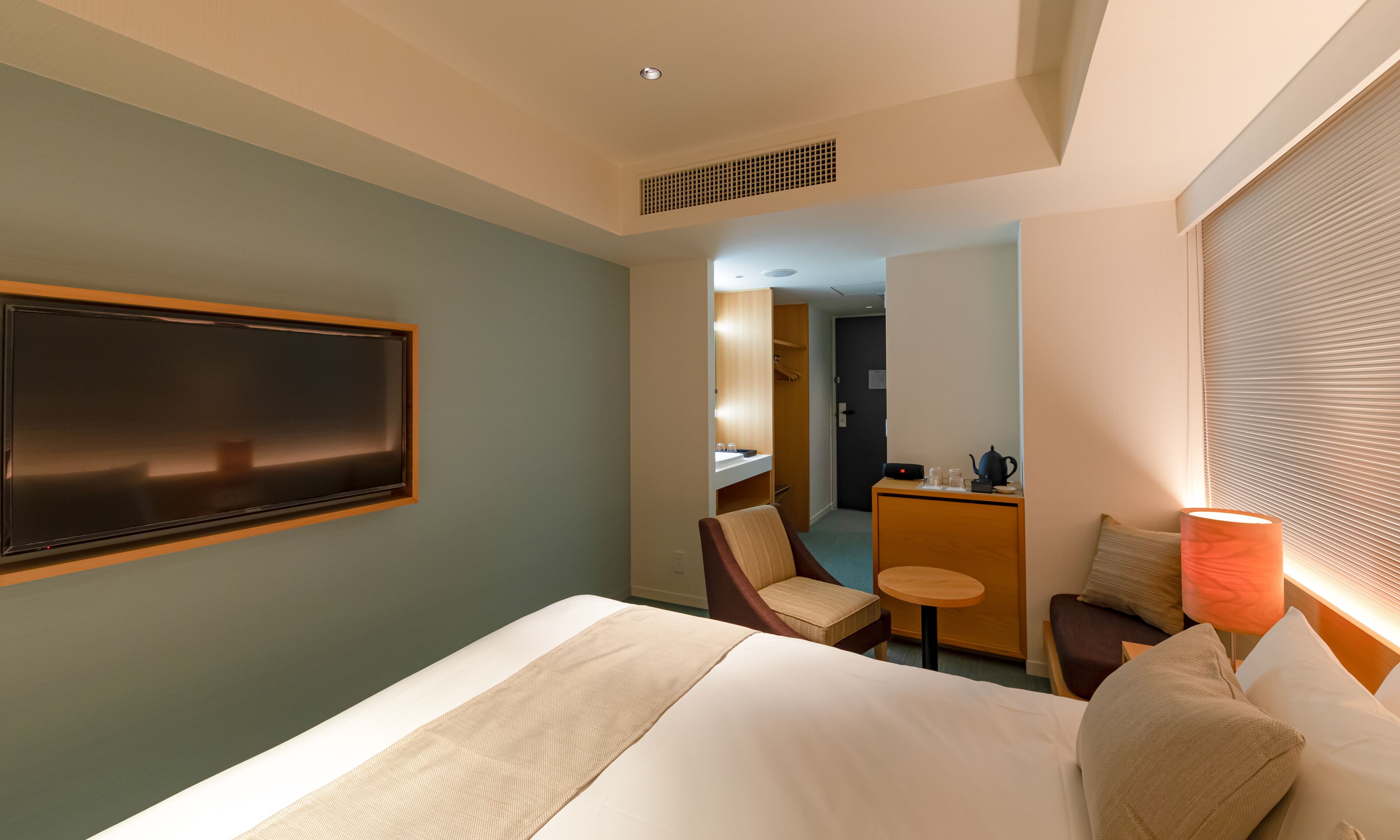 Kahden hengen standard-huone | Tallelokero huoneessa, pimennysverhot, äänieristys, silitysrauta/-lauta