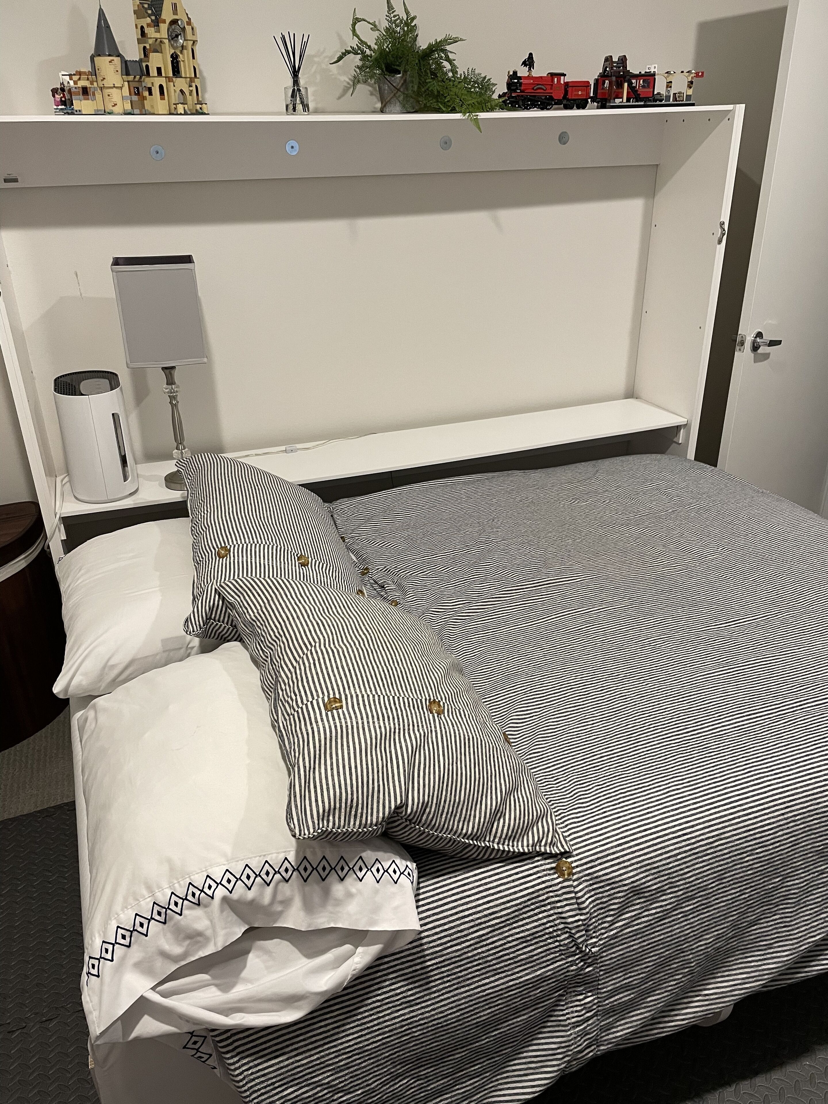 One bedroom Suite with kitchenette/washer and dryer