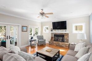 TV, fireplace, stereo