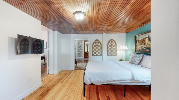 5 habitaciones, tabla de planchar con plancha y cuna de viaje 