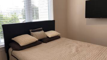 3 slaapkamers, een strijkplank/strijkijzer, gratis wifi, beddengoed