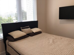 3 slaapkamers, een strijkplank/strijkijzer, gratis wifi, beddengoed