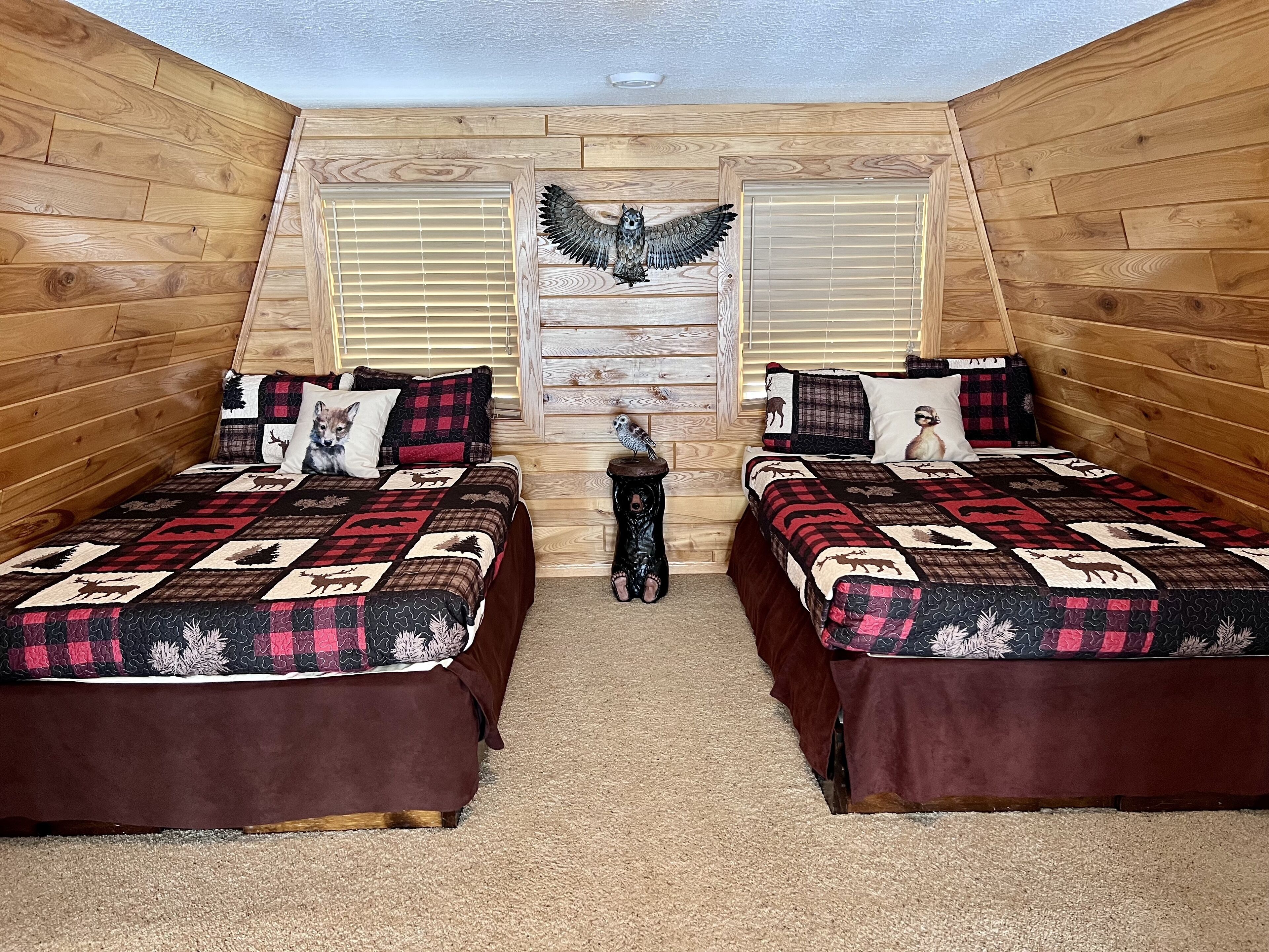 Beautiful Lake home w/hot tub, & 270 ft Lake Shore!