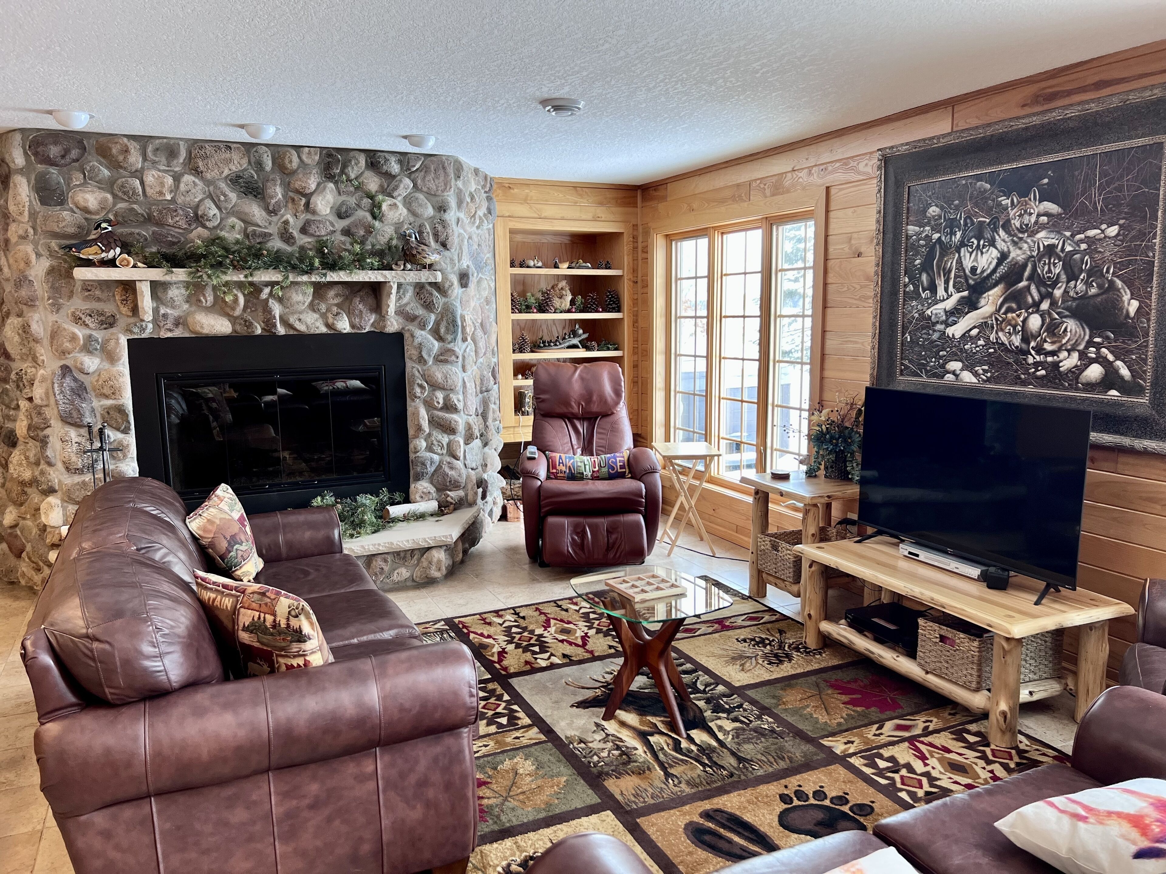 Smart TV, caminetto, videogiochi, lettore DVD