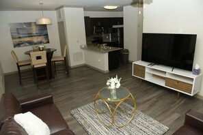 Smart TV - Beautiful Cozy Home Away From Home (San Antonio)