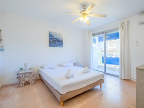 2 chambres, fer et planche à repasser, Wi-Fi, draps fournis