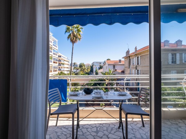 تناول الطعام