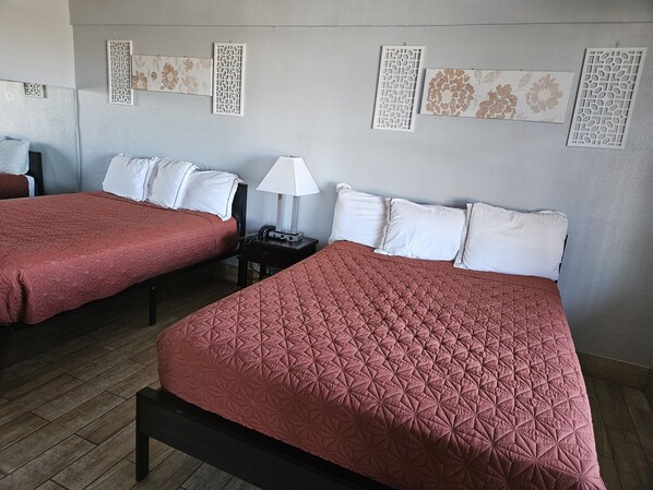 Surmatelas, rideaux occultants, chambres insonorisées, Wi-Fi gratuit