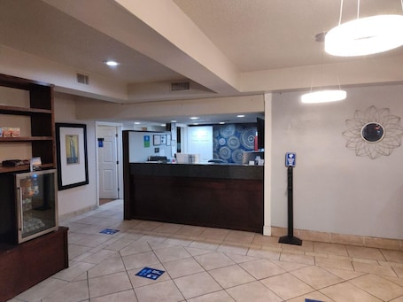 Mostrador de concierge. Motel 9