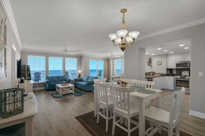 Appartamento, letti multipli, idromassaggio | Soggiorno | TV