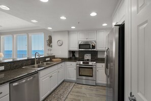 Condo, Multiple Beds, Hot Tub | Private kitchen | Fridge, microwave, oven, stovetop