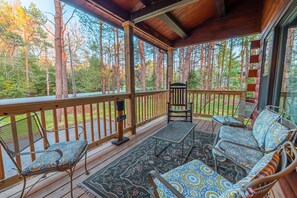 Property grounds - Fawn View Cabin, Lakeside escape (Albrightsville)