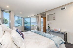 4 bedrooms, desk, free WiFi, bed sheets