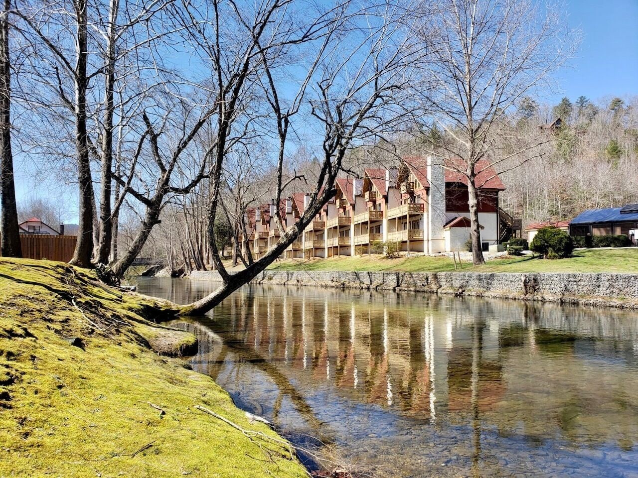Riverfront walk to Dt Helen, Jacuzzi, Hot tub spa