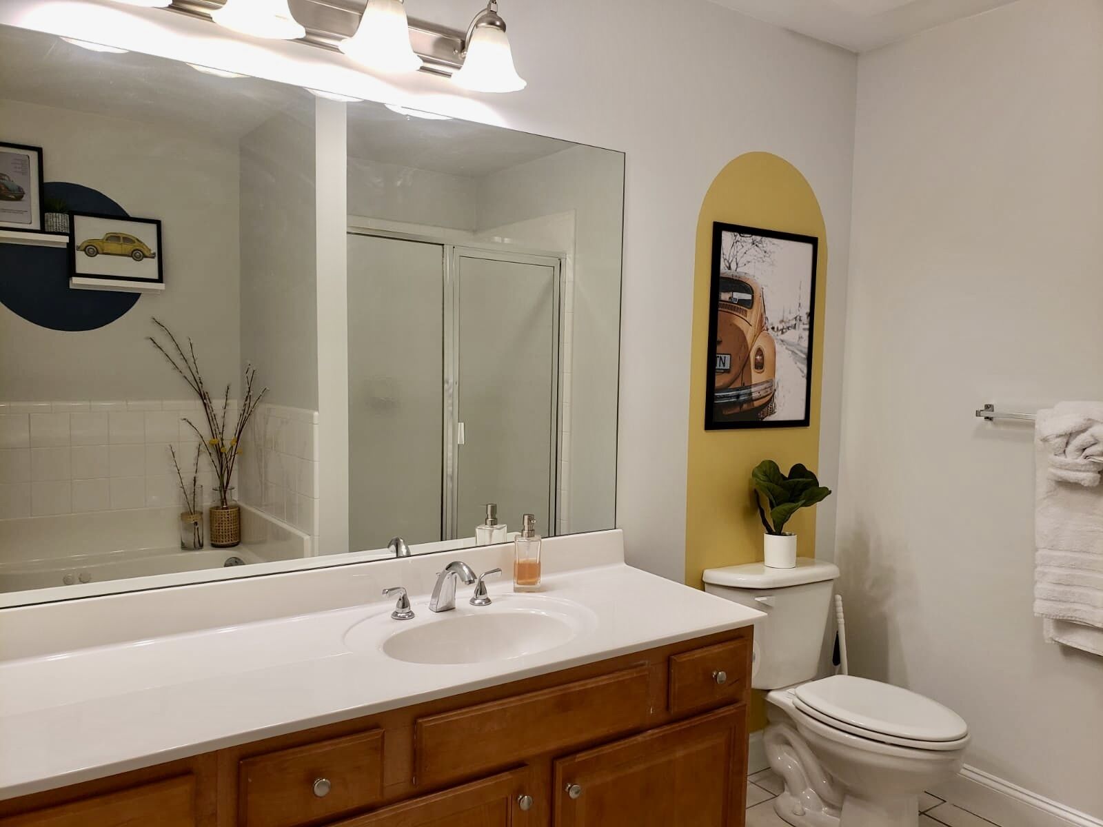 Riverfront walk to Dt Helen, Jacuzzi, Hot tub spa