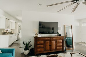 Smart-TV, peis, fotballspill og bordtennis