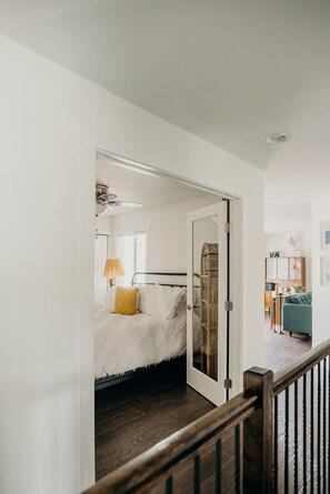 4 soverom, skrivebord, strykejern/-brett og wi-fi (inkludert)