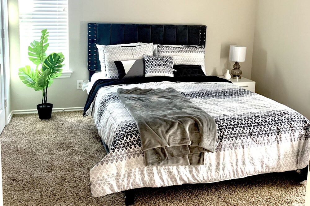 Comfy & Cute|1 bedroom|Pool|FREE Parking|24hr GYM