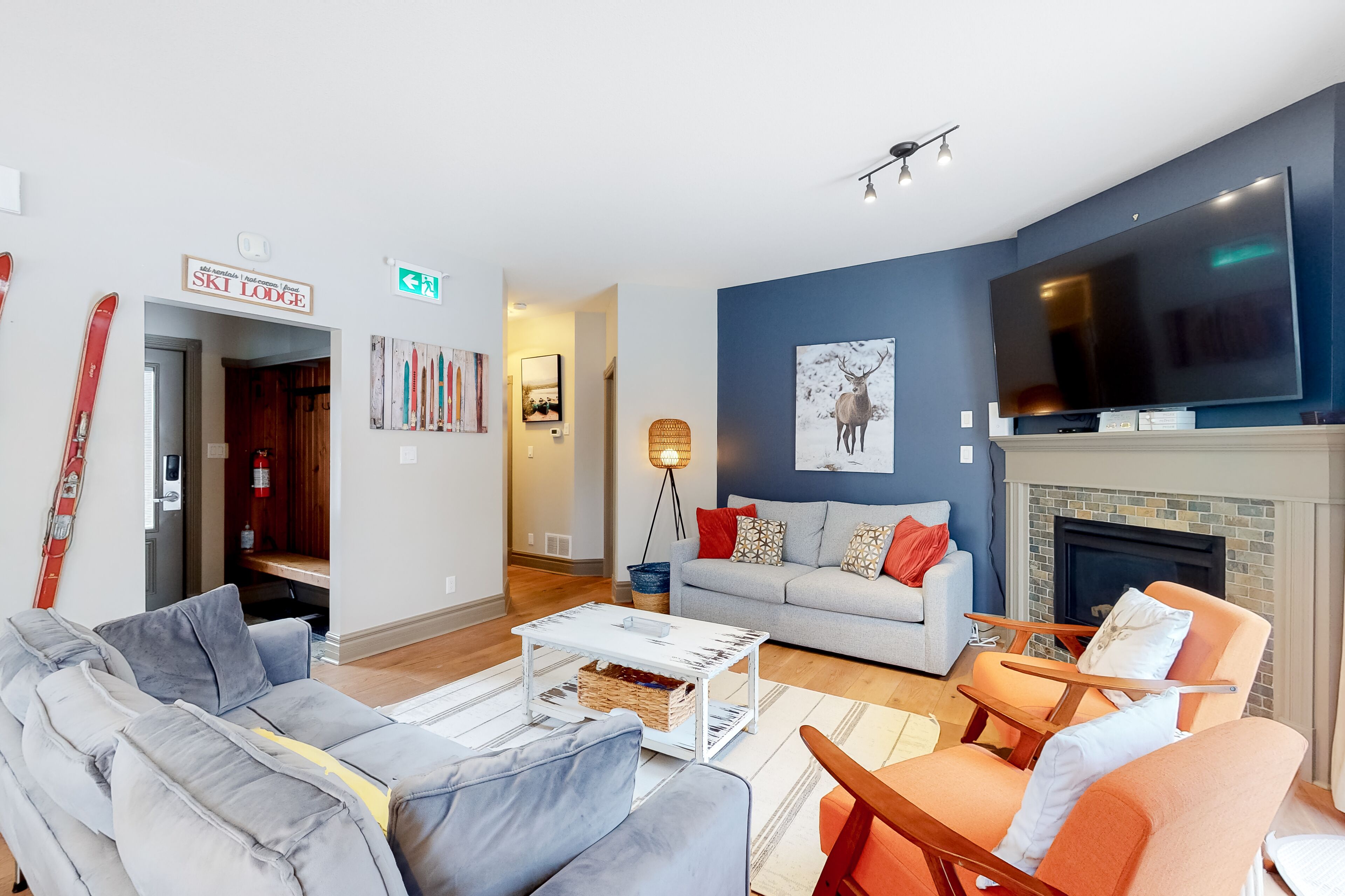 Ground floor condo with WiFi, fireplace, private washer/dryer, and seasonal pool