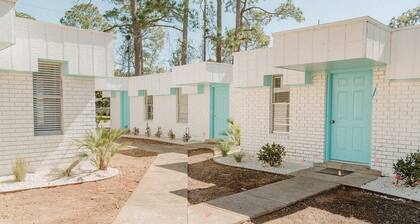 Snowbird-friendly condo near beach with pool, grill, central, AC & washer/dryer