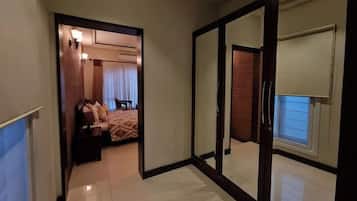 2 室のベッドルーム、デスク、アイロン / アイロン台、WiFi (無料)