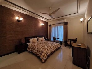 2 bedrooms, desk, iron/ironing board, free WiFi