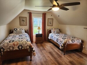 3 chambres, fer et planche à repasser, Wi-Fi gratuit, draps fournis