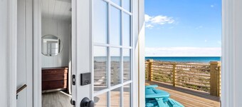 Oceanfront Family Cottage: Hot Tub, Heated Pool. Game Room & Stunning Beach View