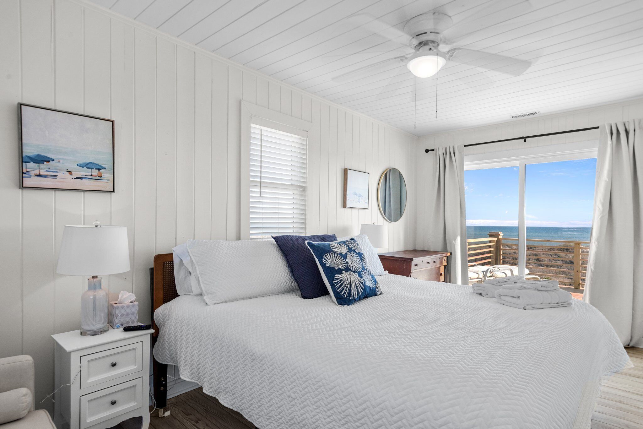 Oceanfront Family Cottage: Hot Tub, Decks, Game Room & Stunning Beach Views