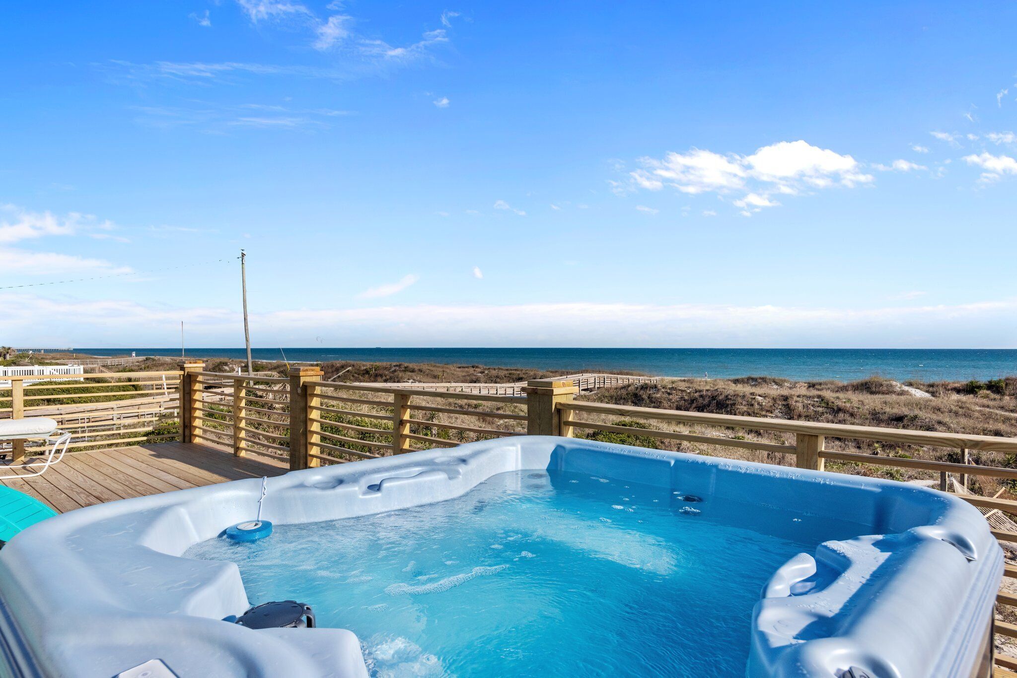 Oceanfront Family Cottage: Hot Tub, Decks, Game Room & Stunning Beach Views