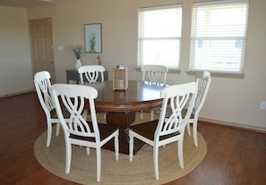 Dining - Family and Pet friendly house (Galveston)