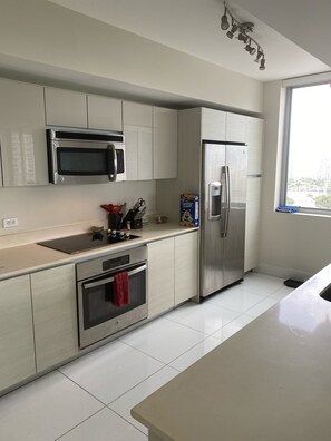 Microwave, dishwasher, coffee/tea maker, cookware/dishes/utensils