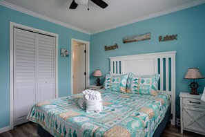 2 Schlafzimmer, Betten mit Memory-Foam-Matratzen, Bügeleisen/Bügelbrett