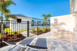 Outdoor dining - Bright and Sunny Townhouse with Games Room at Reunion (Kissimmee)