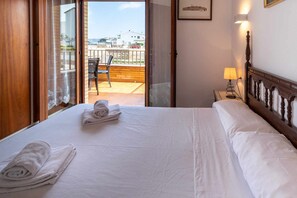 3 chambres, fer et planche Ă repasser, draps fournis