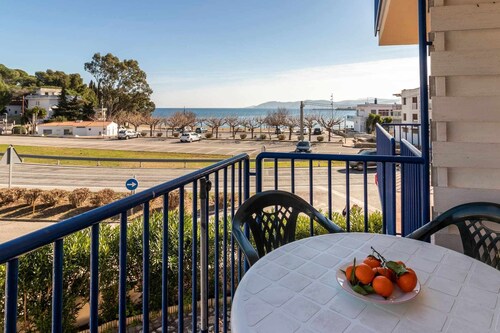 Grifeu 17 – Apartment next to the beach