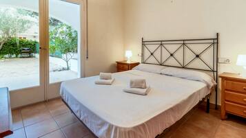 2 slaapkamers, een strijkplank/strijkijzer, beddengoed