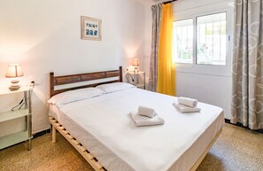 2 slaapkamers, een strijkplank/strijkijzer, gratis wifi, beddengoed