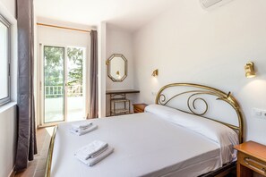 4 chambres, fer et planche à repasser, draps fournis