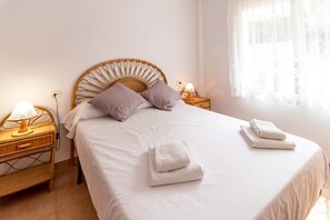 2 chambres, fer et planche à repasser, Wi-Fi, draps fournis