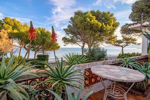 Outdoor dining - Les Tonyines 68 - apartment with views and terrace (Llança)