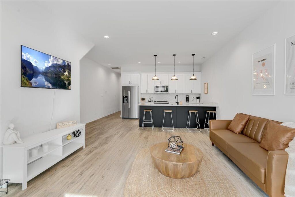 5 Min from downtown I Free Parking I Workspace 