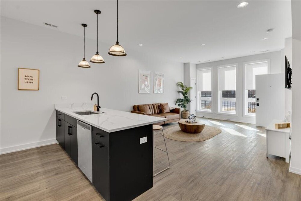 5 Min from downtown I Free Parking I Workspace