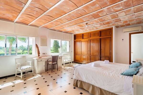 4 Schlafzimmer, Reisekinderbett, WLAN