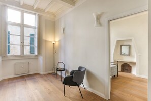 3 Schlafzimmer, Schreibtisch, Bügeleisen/Bügelbrett, WLAN